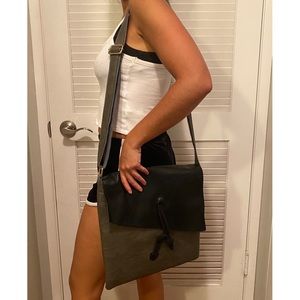 Grey side bag ; faux leather
